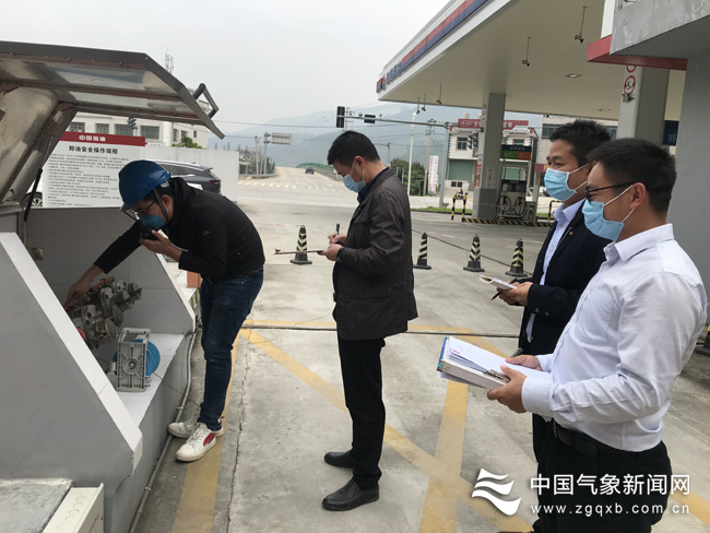 執(zhí)法檢查組開展防雷專項(xiàng)執(zhí)法檢查 執(zhí)法檢查組開展防雷專項(xiàng)執(zhí)法檢查